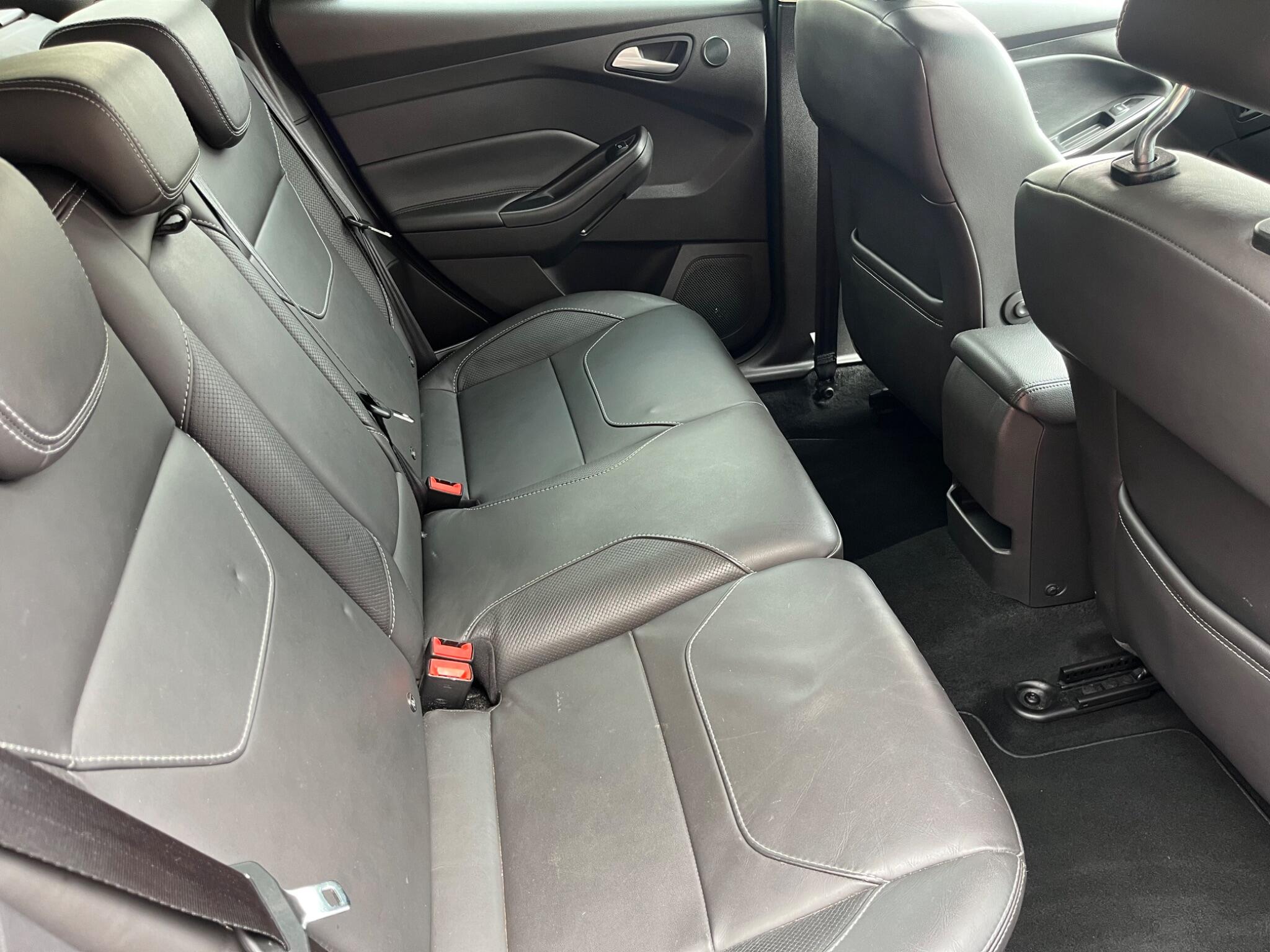 Ford Focus view 43