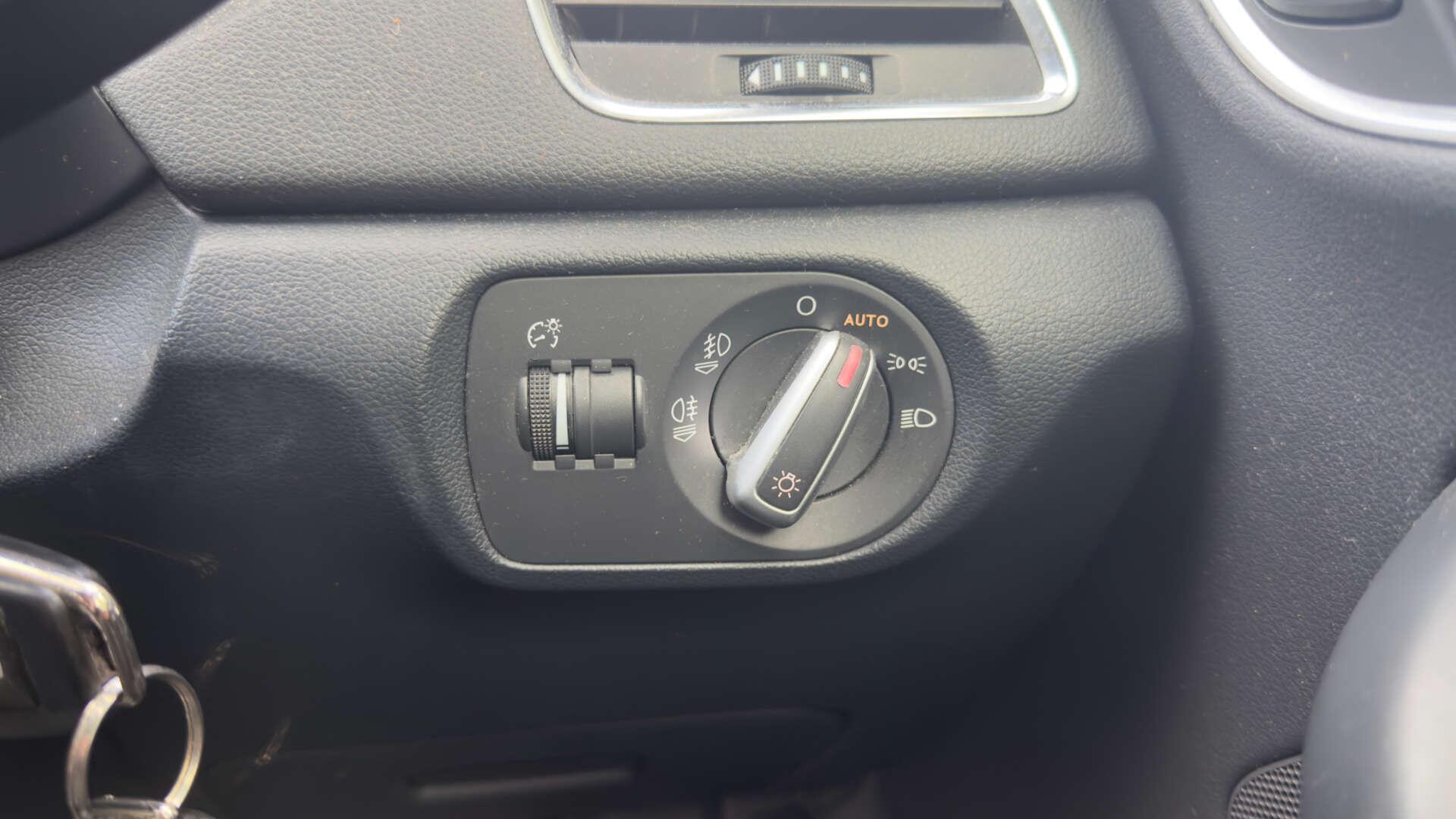 Audi Q3 view 21