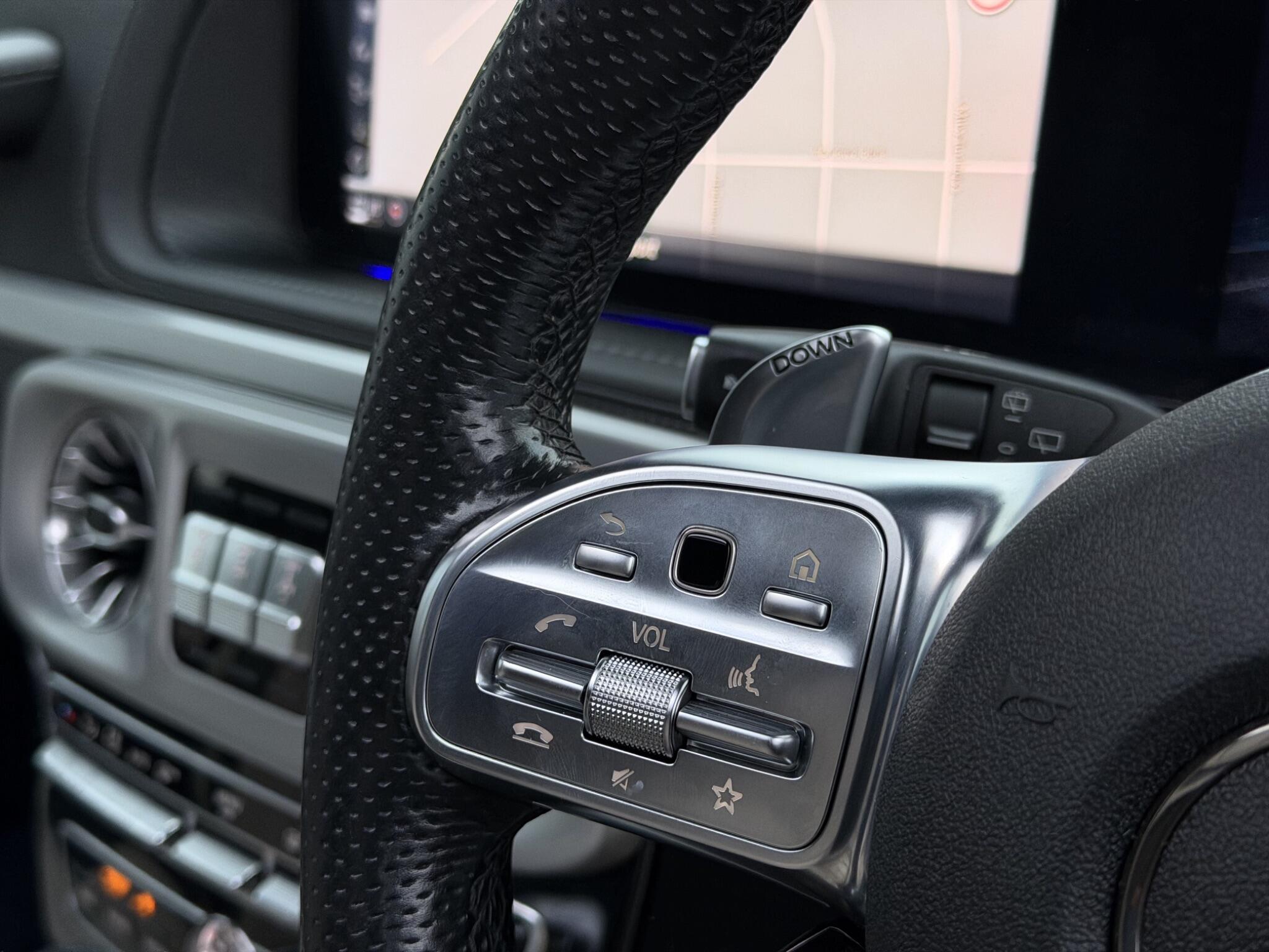 Mercedes-Benz G-Class view 29