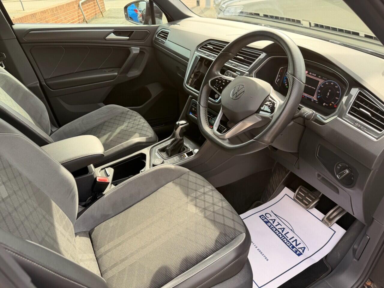 Volkswagen Tiguan view 4