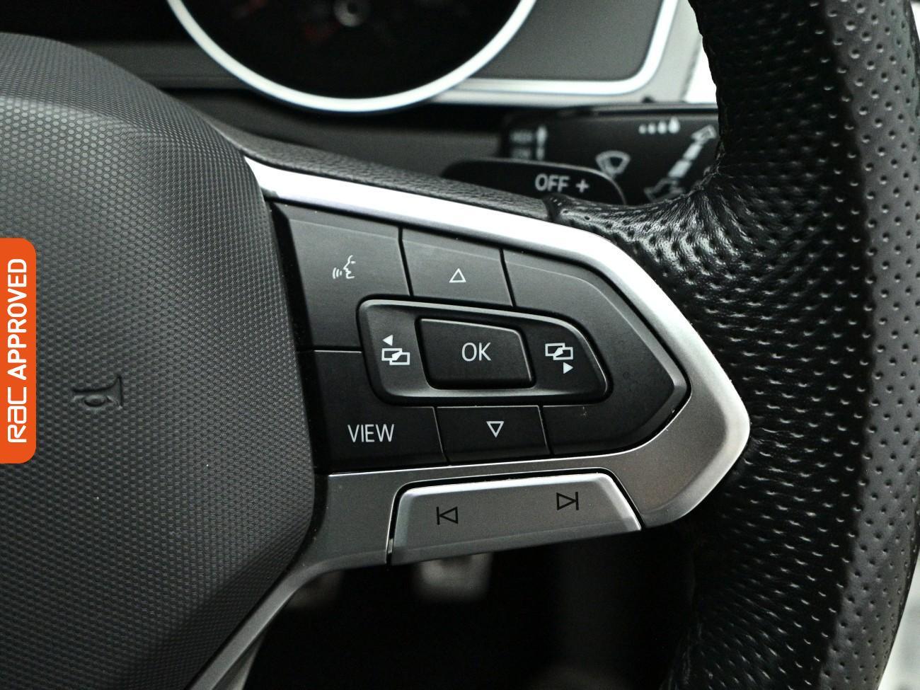 Volkswagen Passat view 21