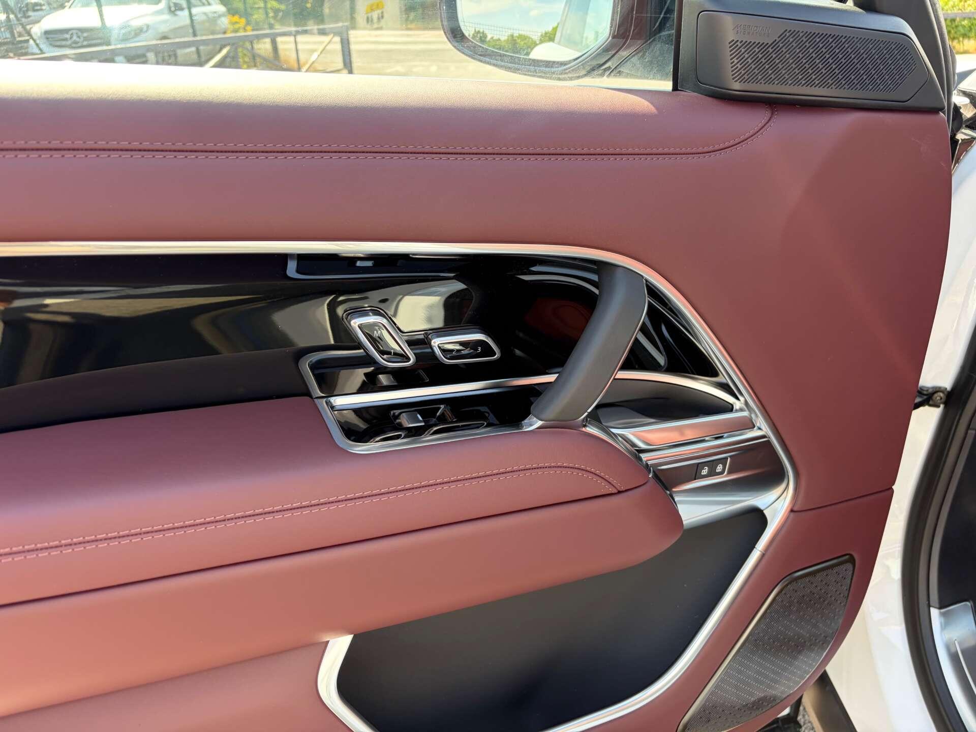 Land Rover Range Rover view 15