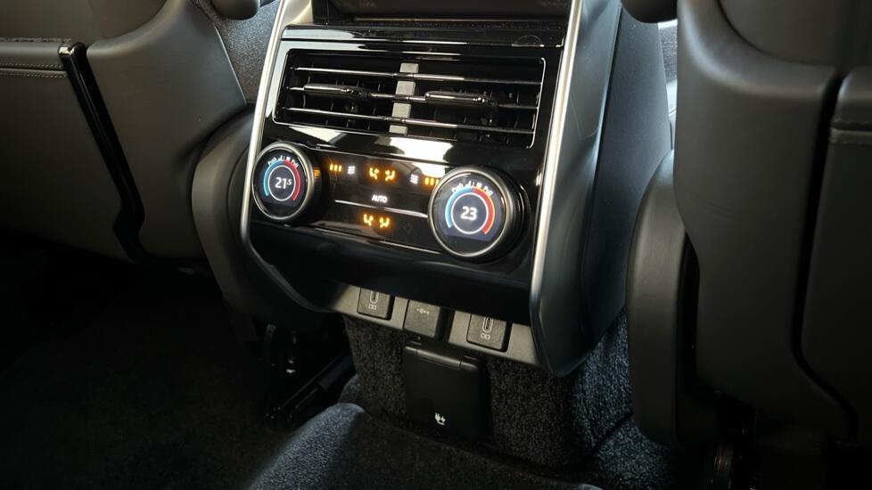 Land Rover Range Rover view 18