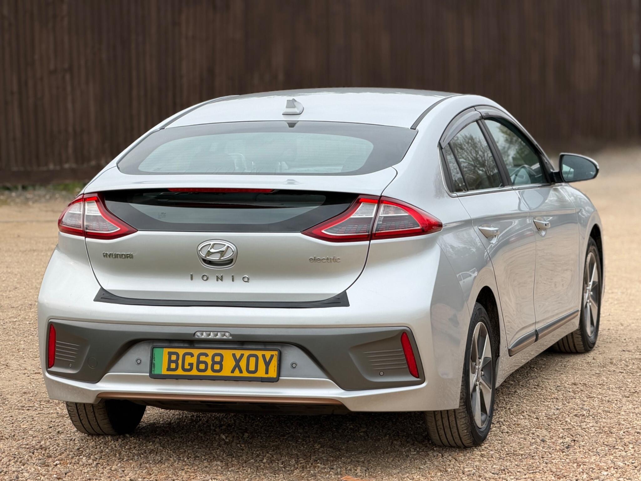 2018 Hyundai IONIQ 28kWh Premium Auto 5dr image 11