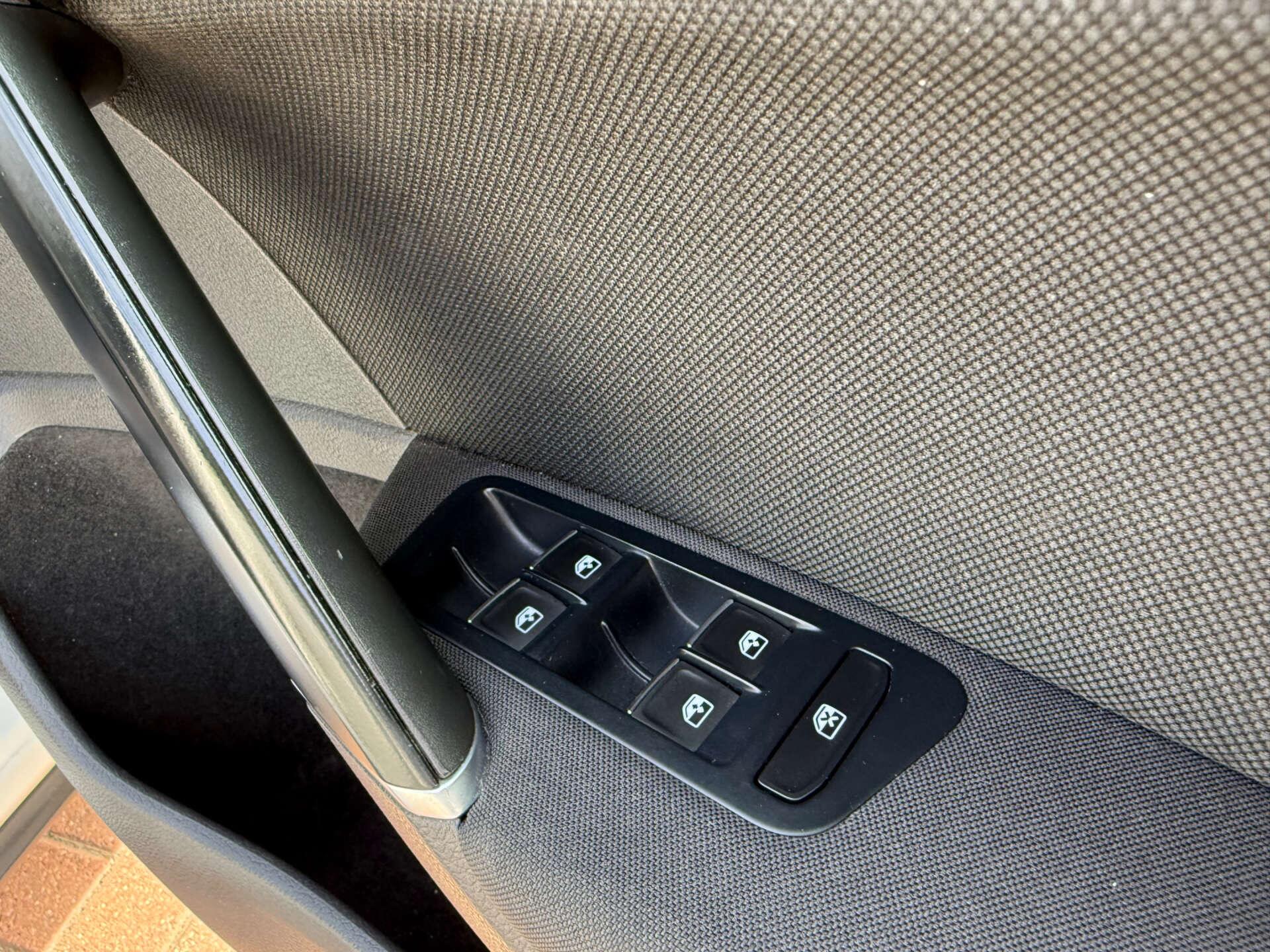 Volkswagen Golf view 40