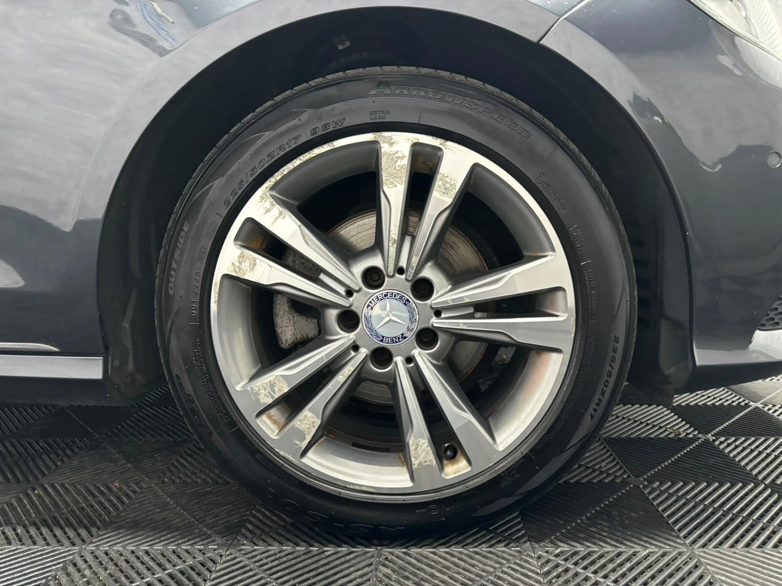 Mercedes-Benz E Class view 36