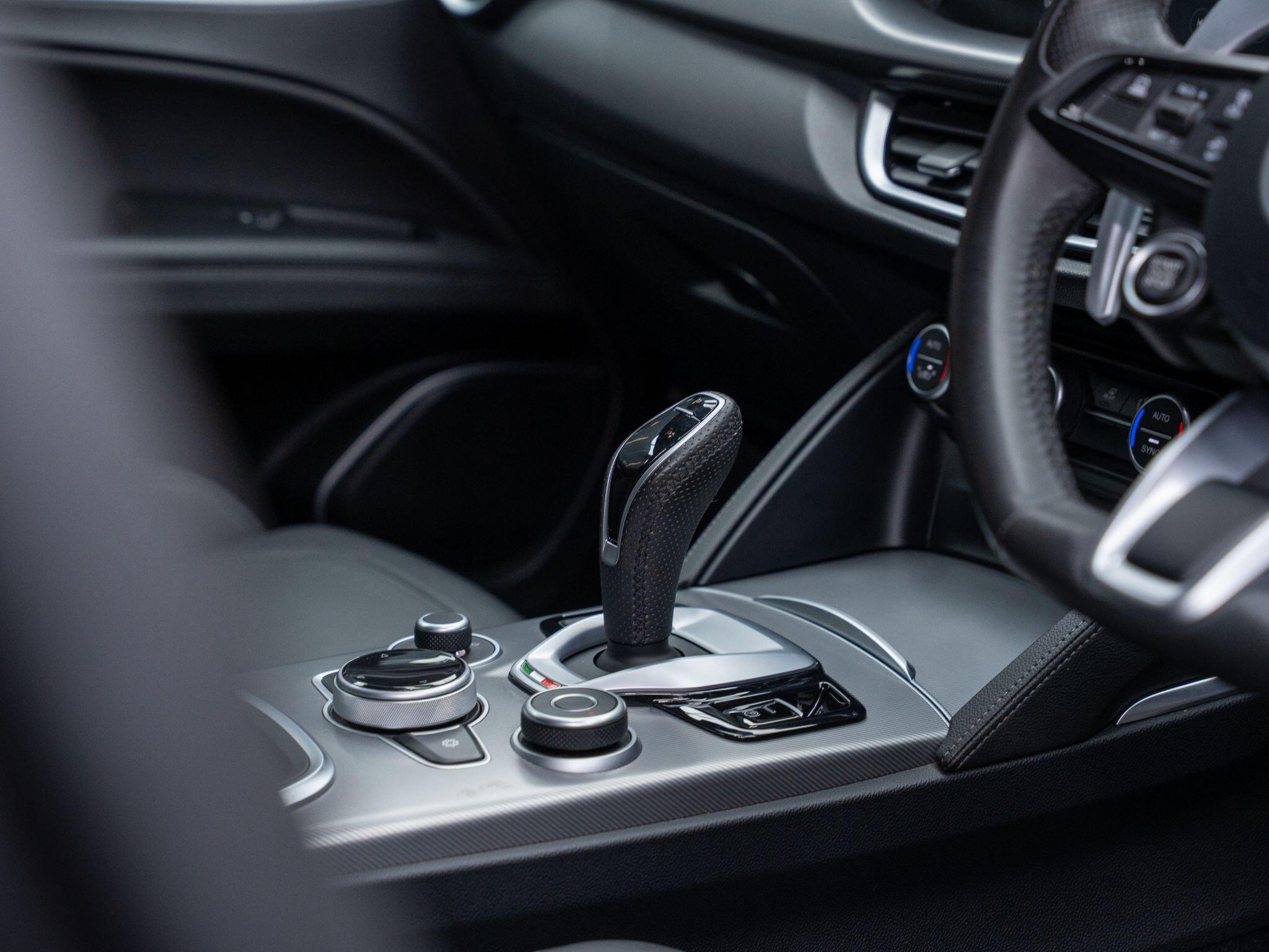 Alfa Romeo Stelvio view 36