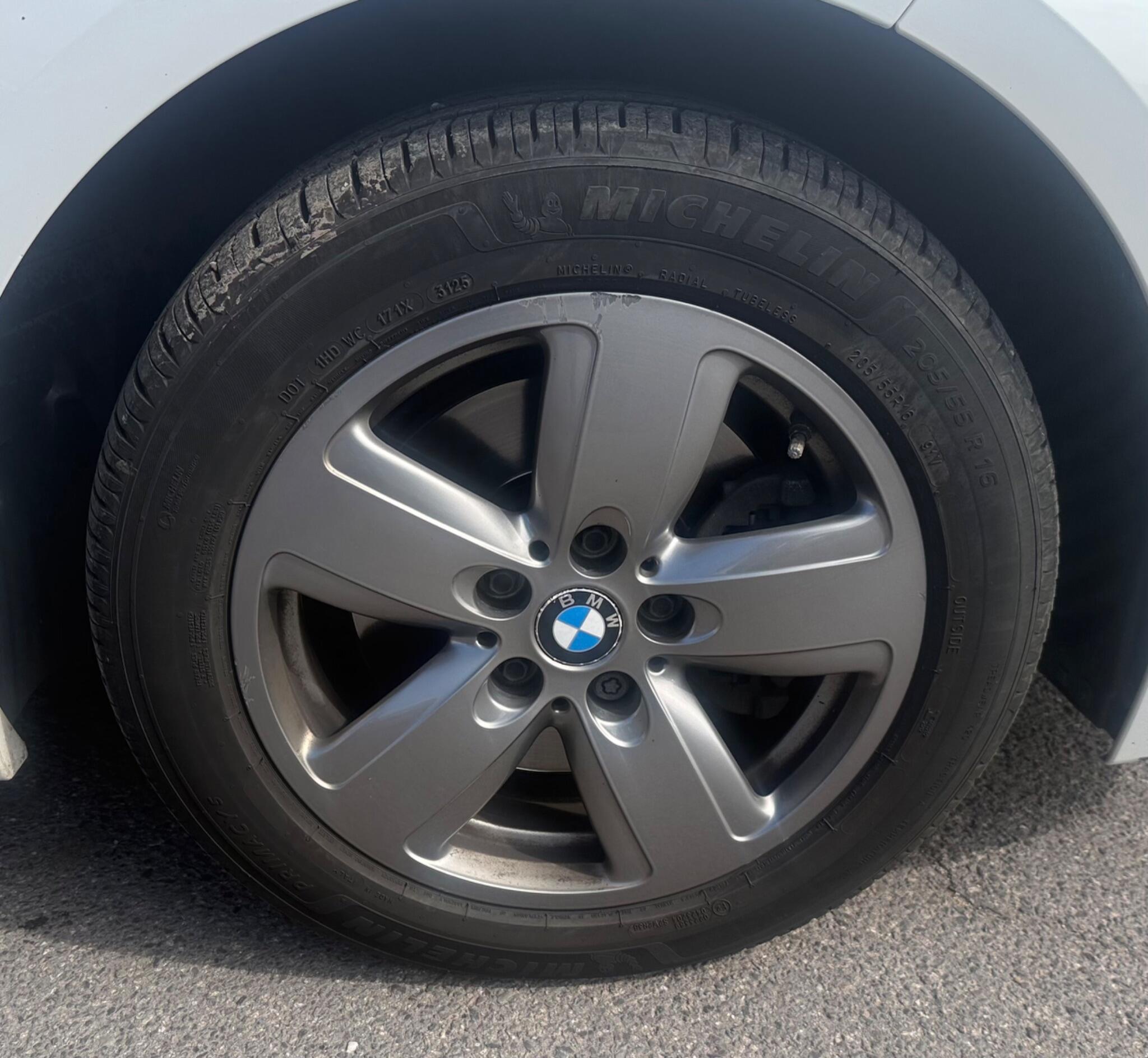 BMW 1 Series view 9