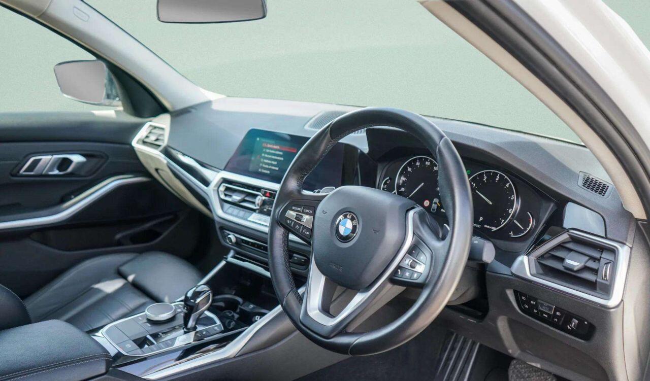 BMW 3 Series view 18