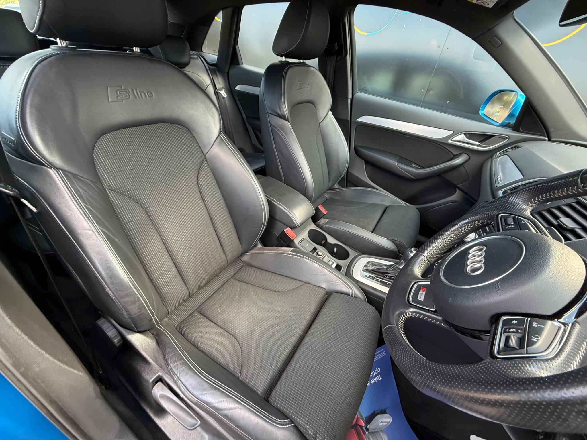 Audi Q3 view 15