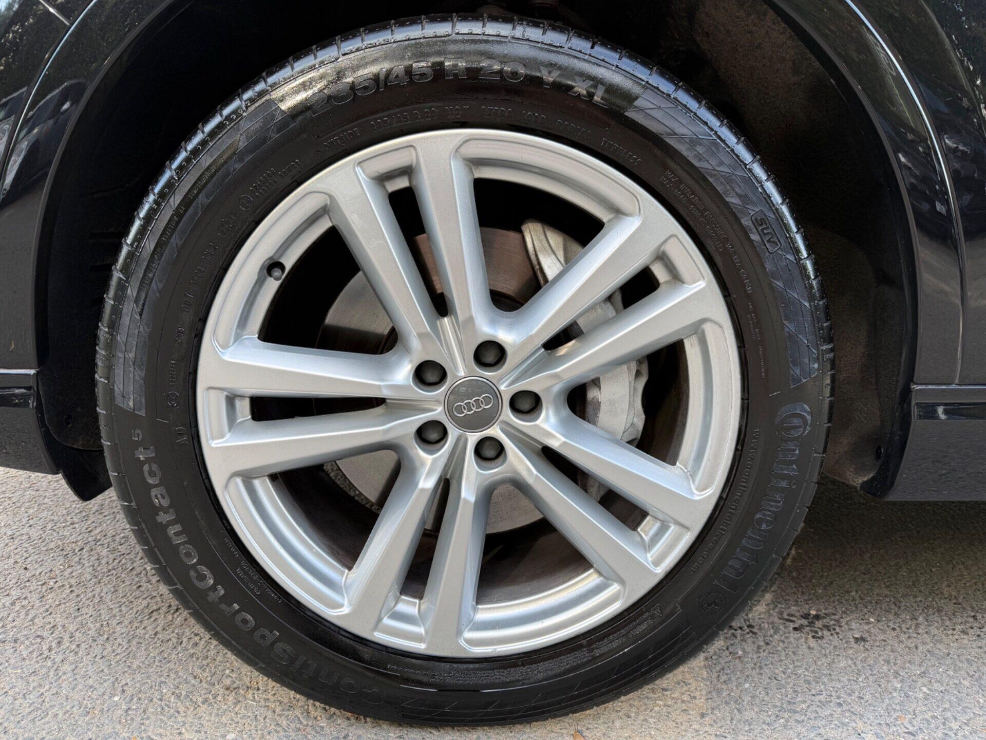 Audi Q7 view 64