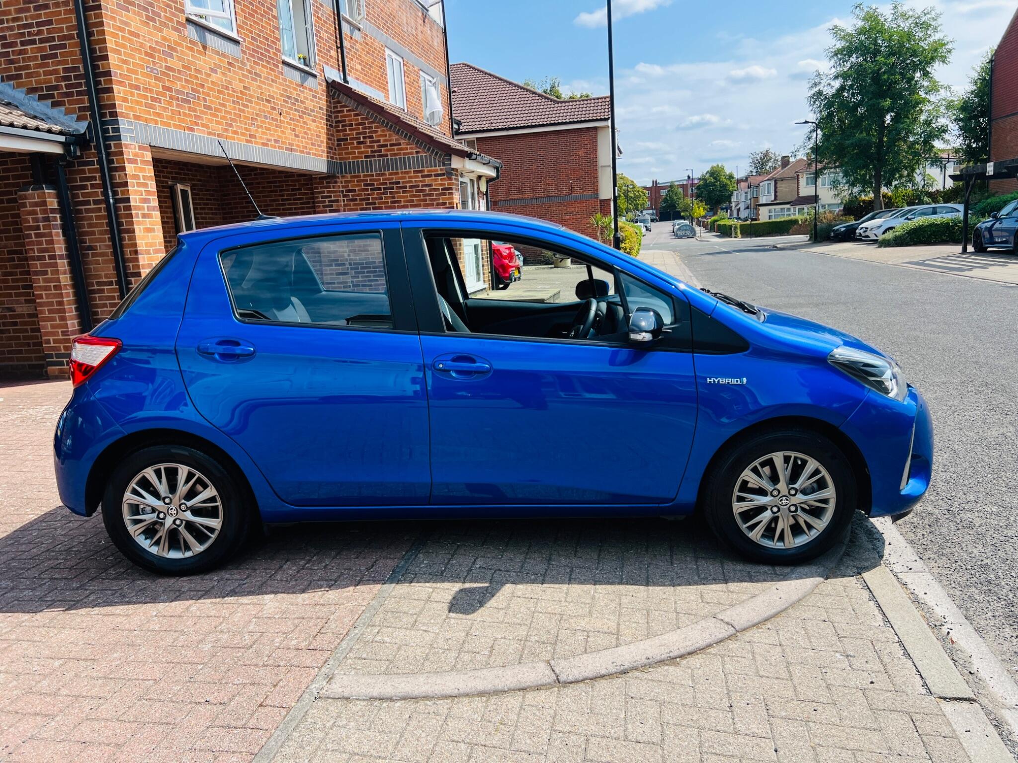 Toyota Yaris view 23
