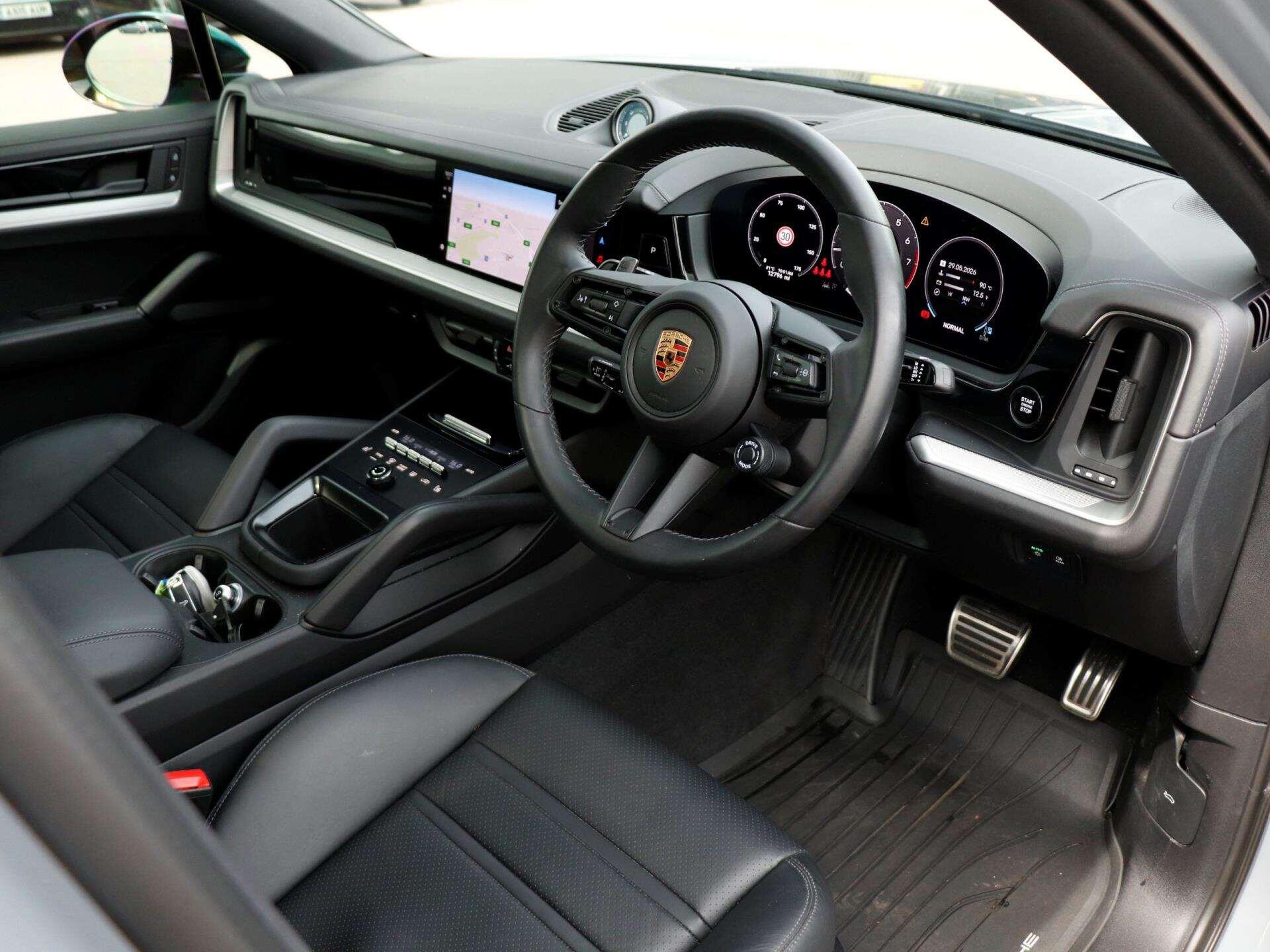 Porsche Cayenne view 10
