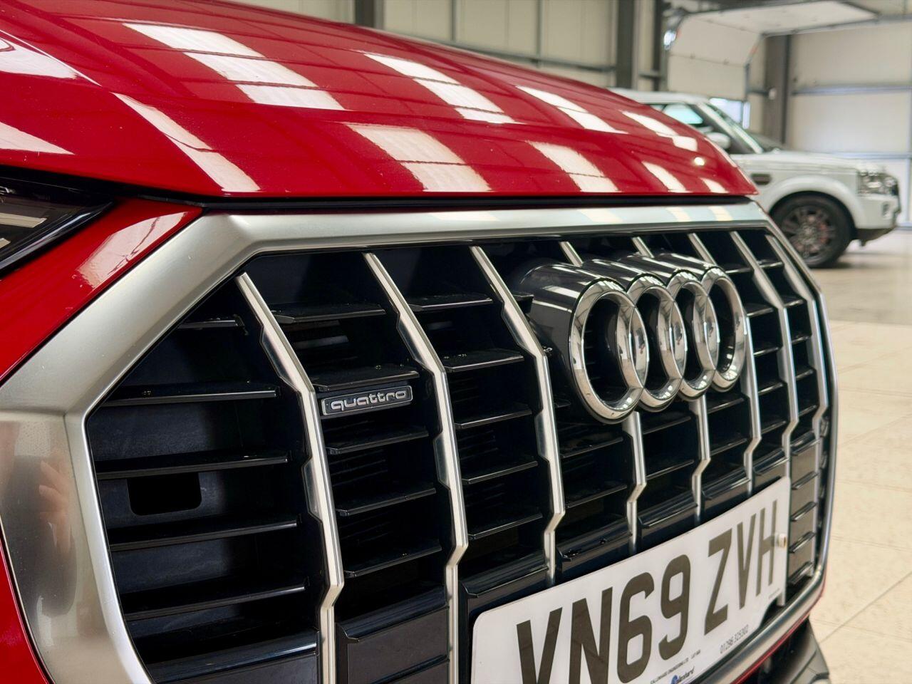 Audi Q3 view 24