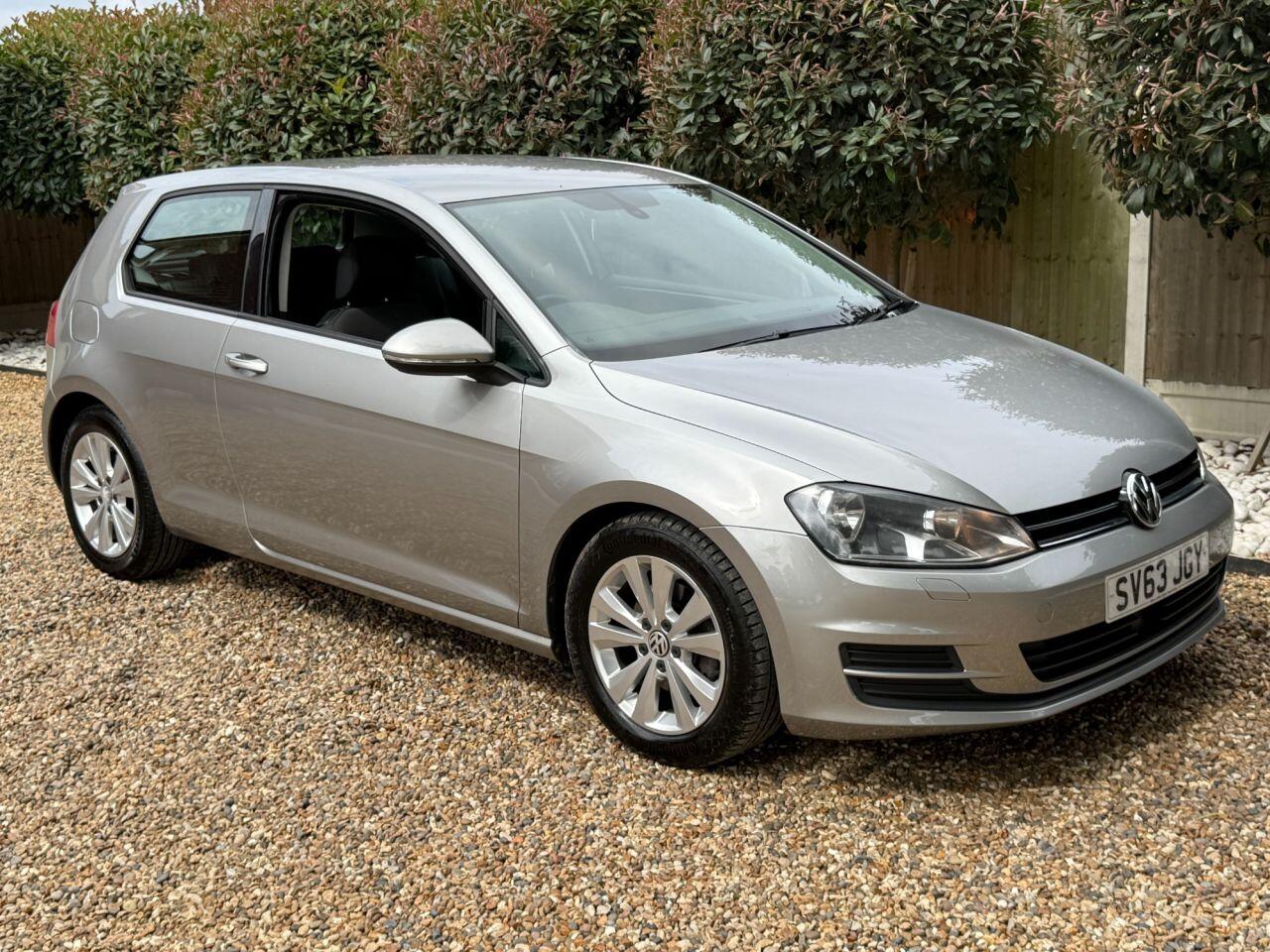 Volkswagen Golf view 3