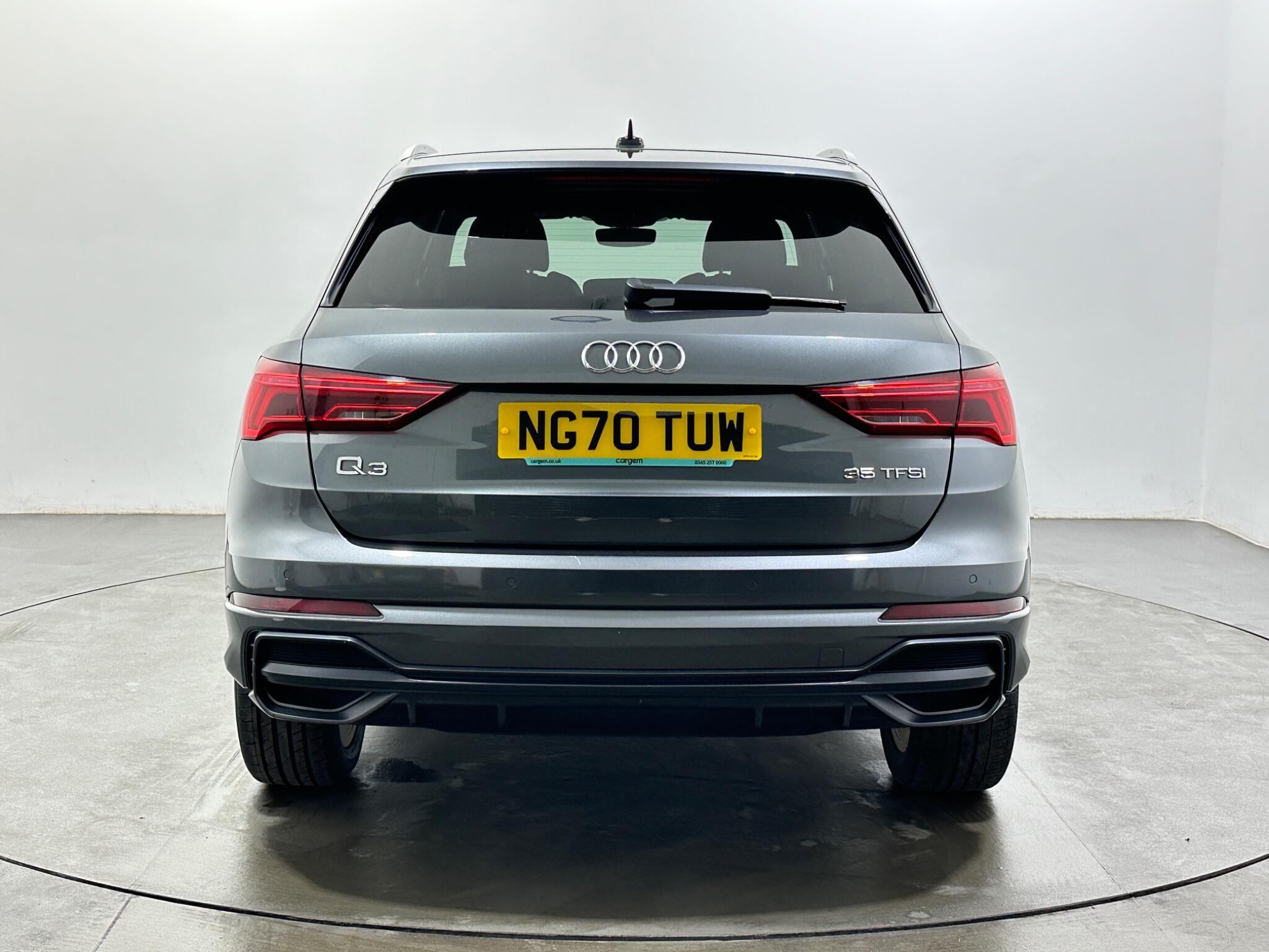 Audi Q3 view 7