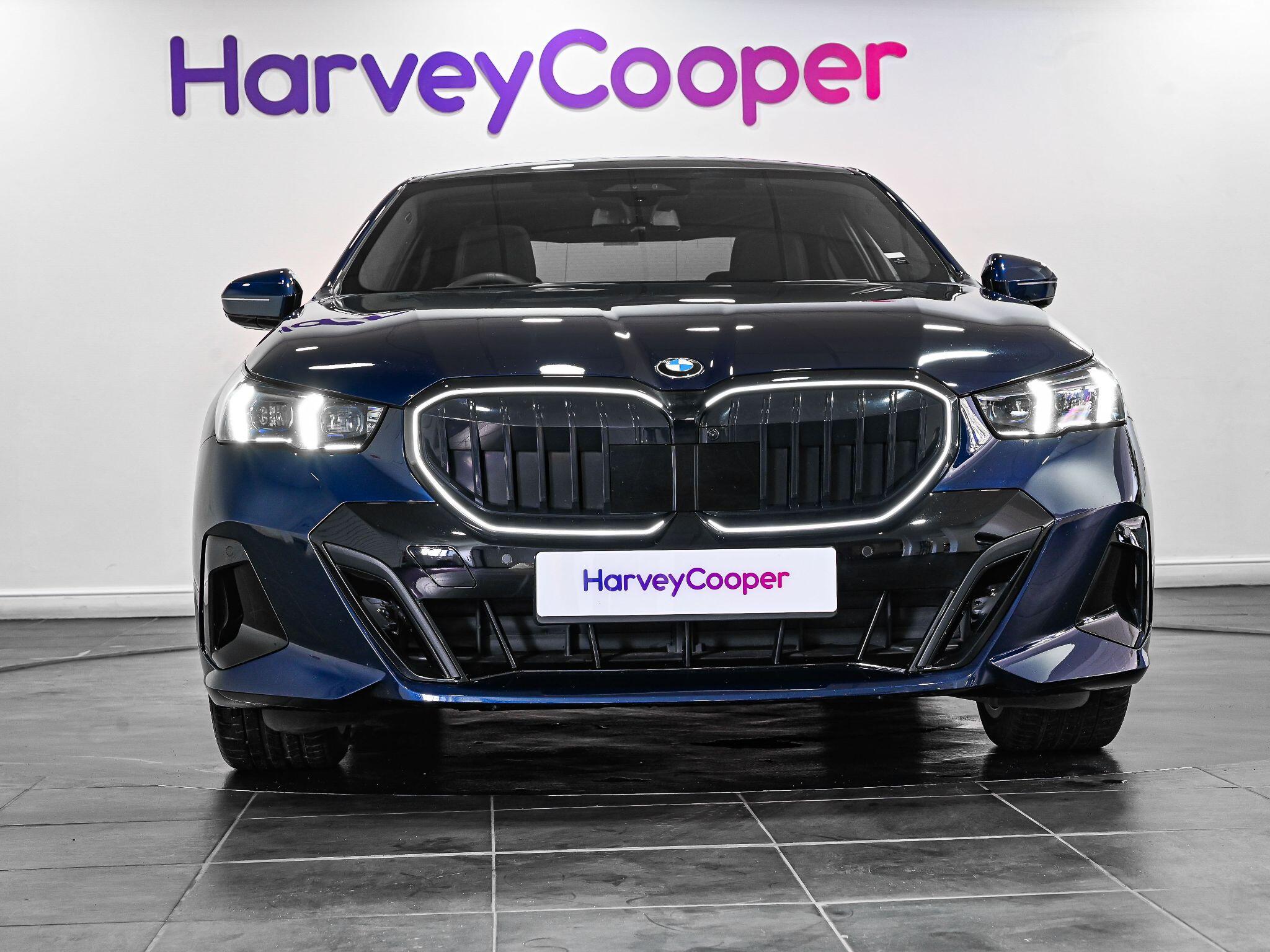 BMW 5 Series view 24