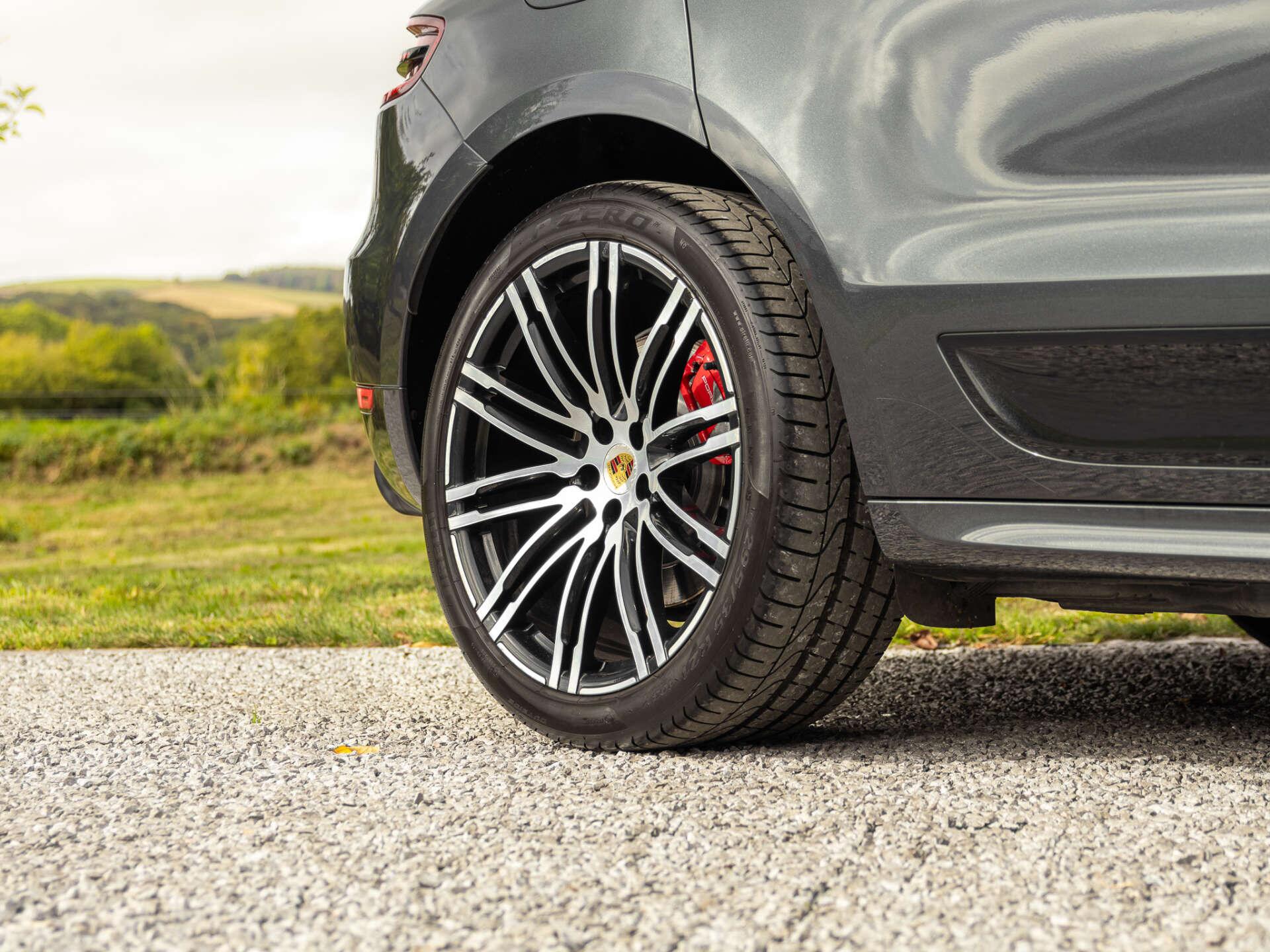 Porsche Macan view 13