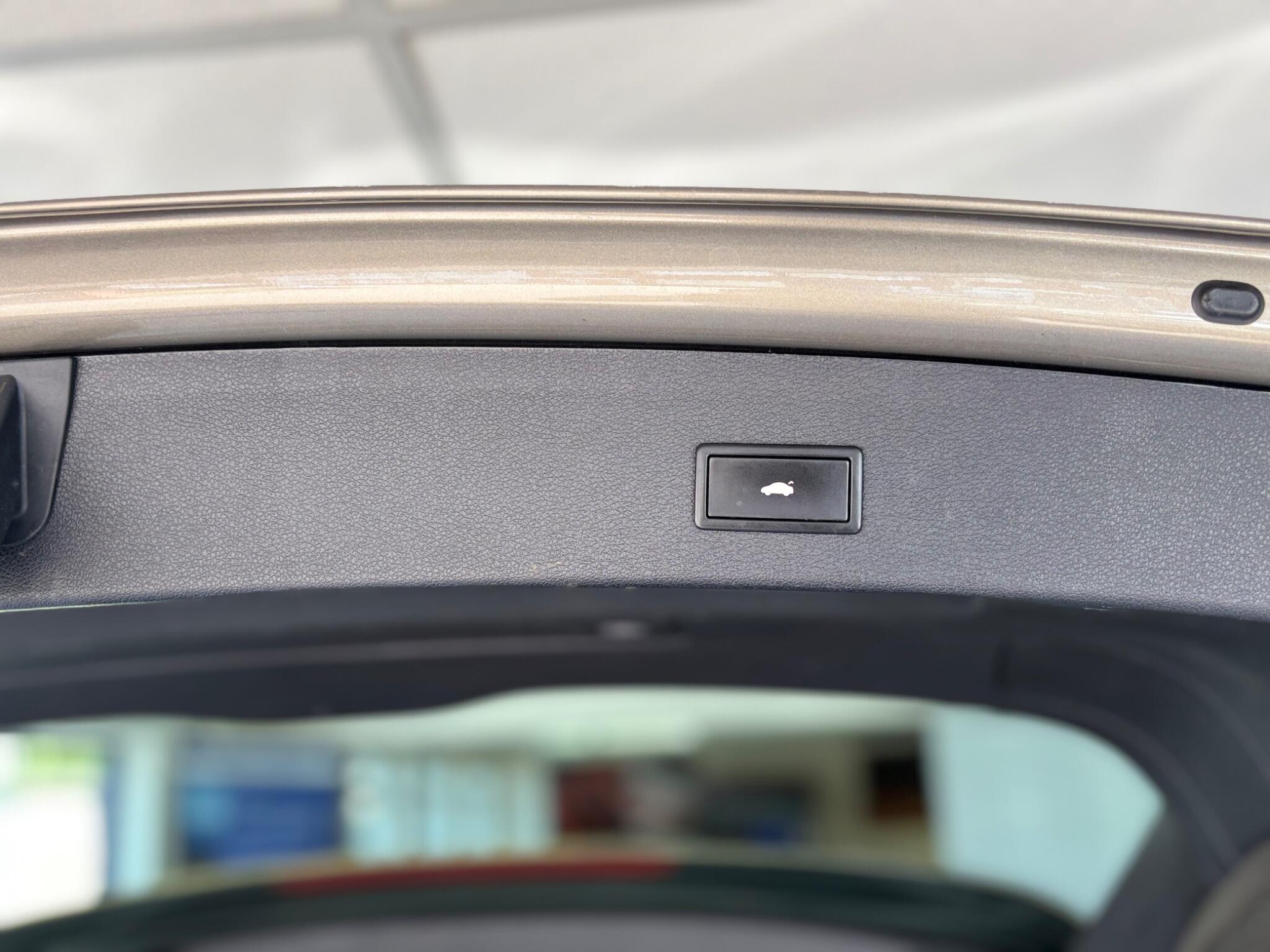 Audi Q5 view 14
