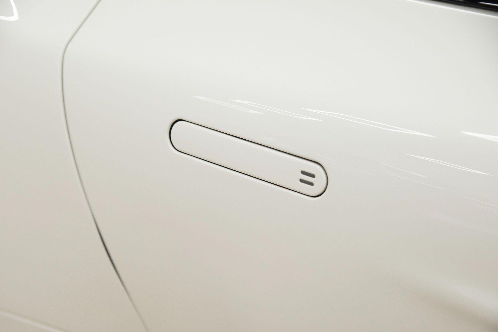 Aston Martin Vanquish view 17