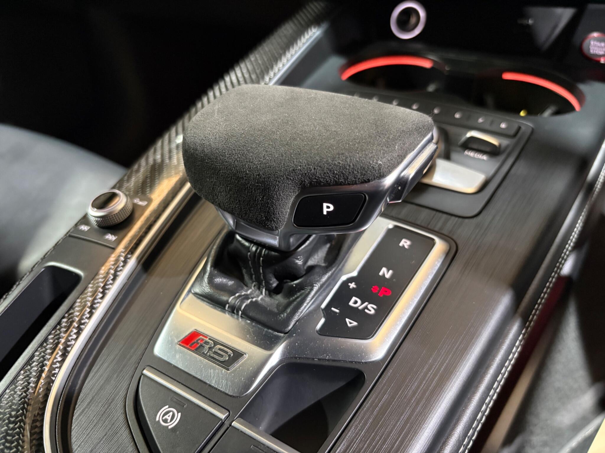 Audi RS4 Avant view 13