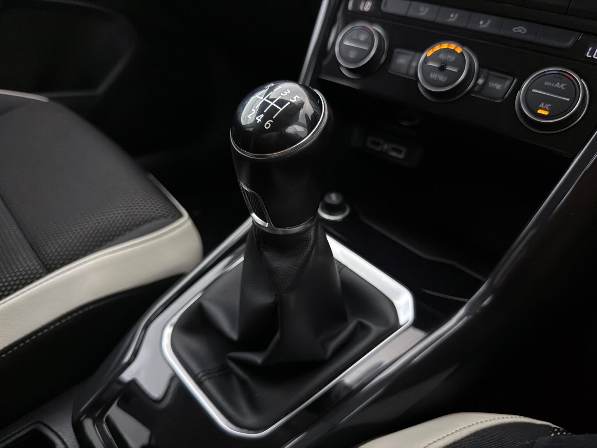 Volkswagen T-Roc view 19