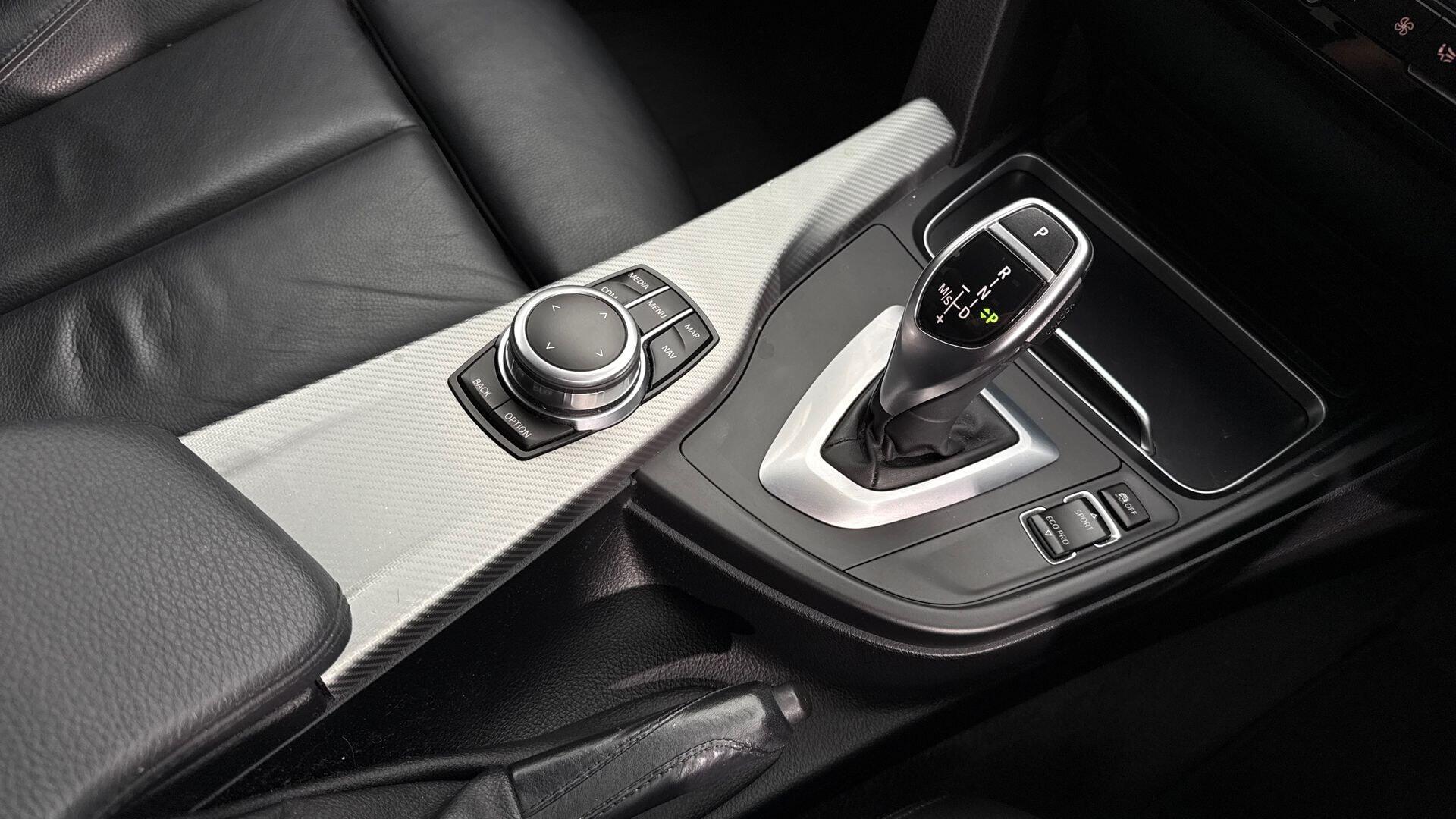 BMW 3 Series view 10