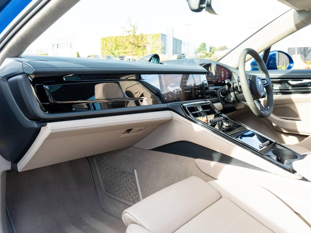 Porsche Panamera view 36