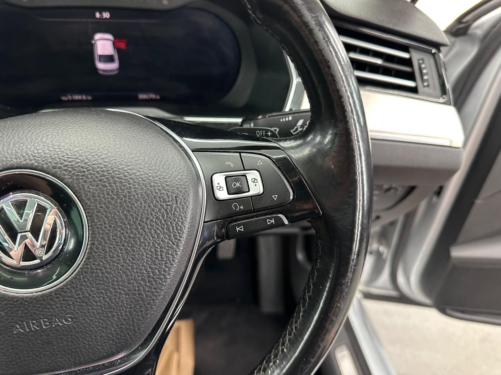 Volkswagen Passat view 35