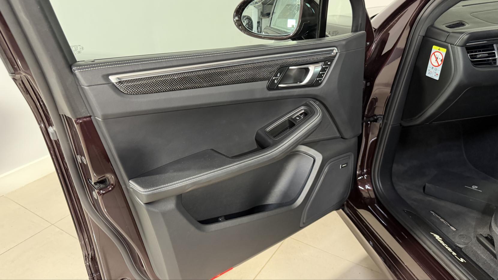 Porsche Macan view 21