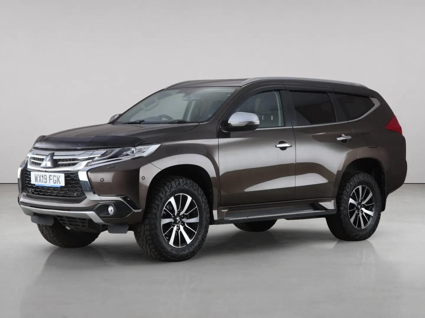 Mitsubishi Shogun Sport view 2