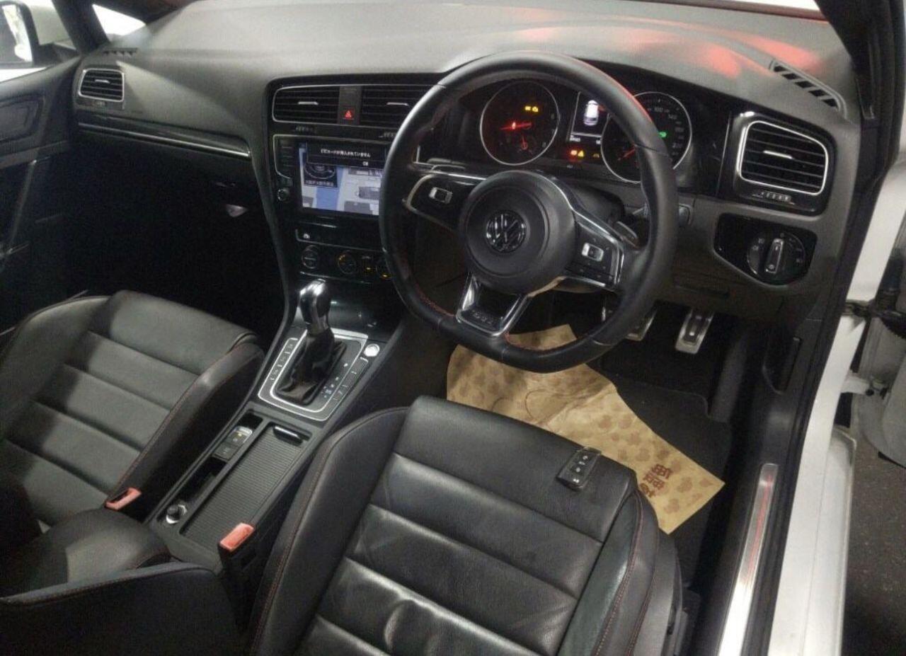 Volkswagen Golf view 5