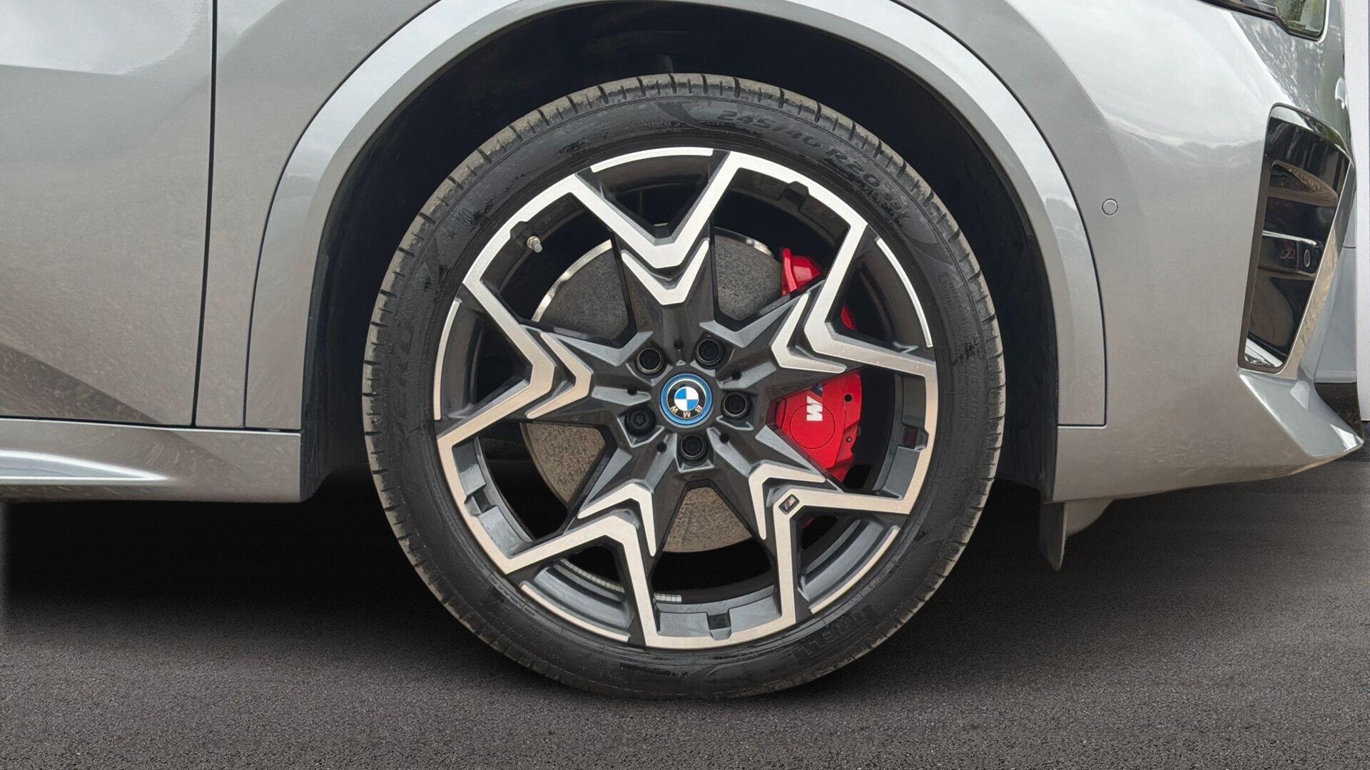 BMW Ix2 view 14