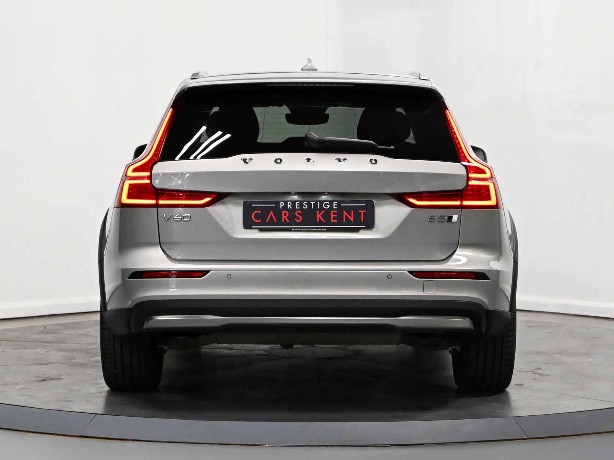 Volvo V60 Cross Country view 11