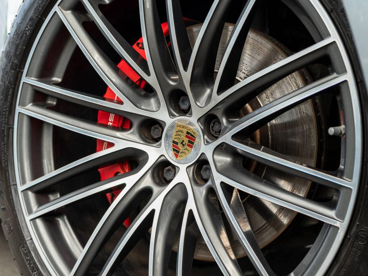 Porsche Macan view 42