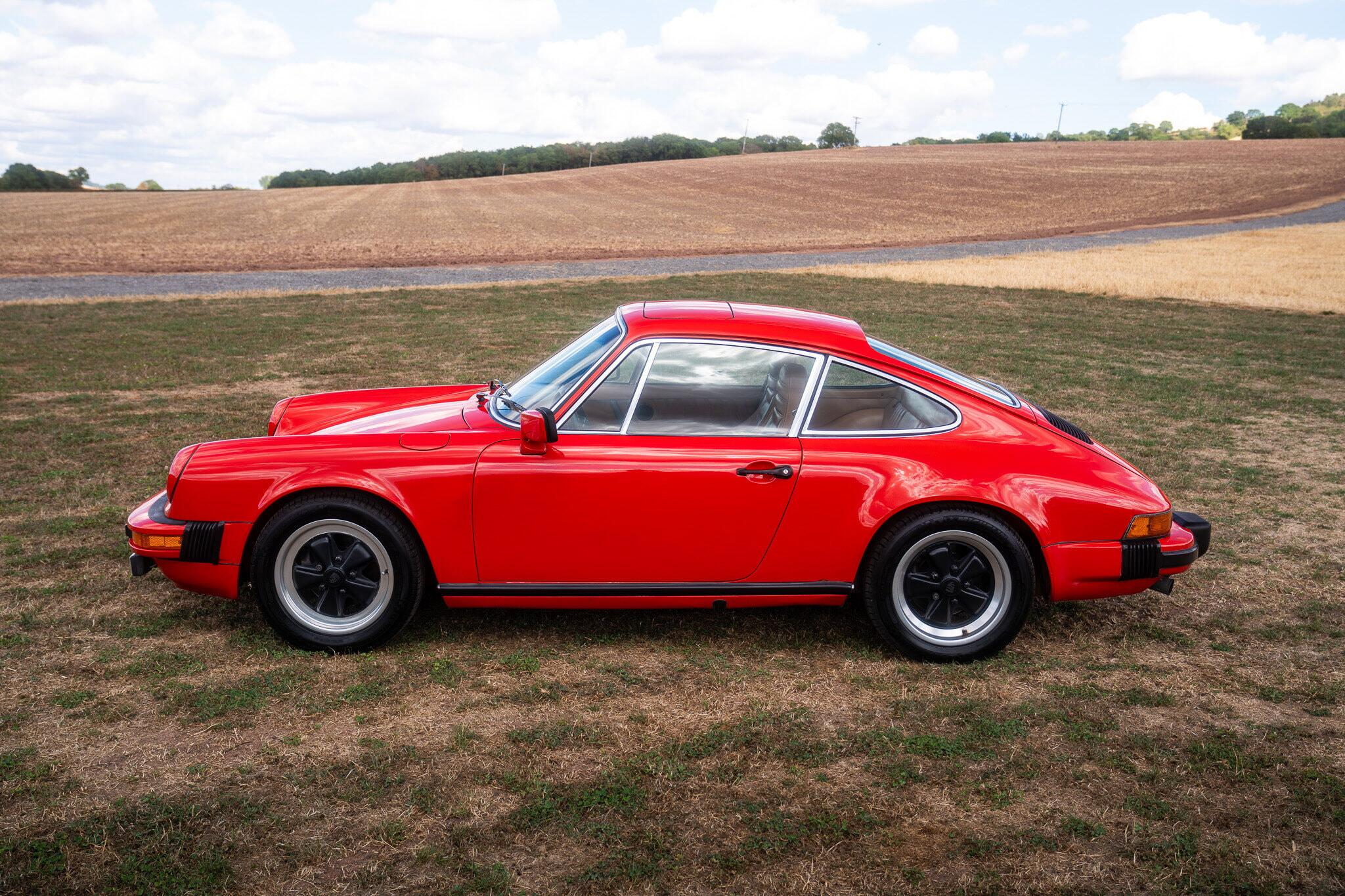 Porsche 911 view 16