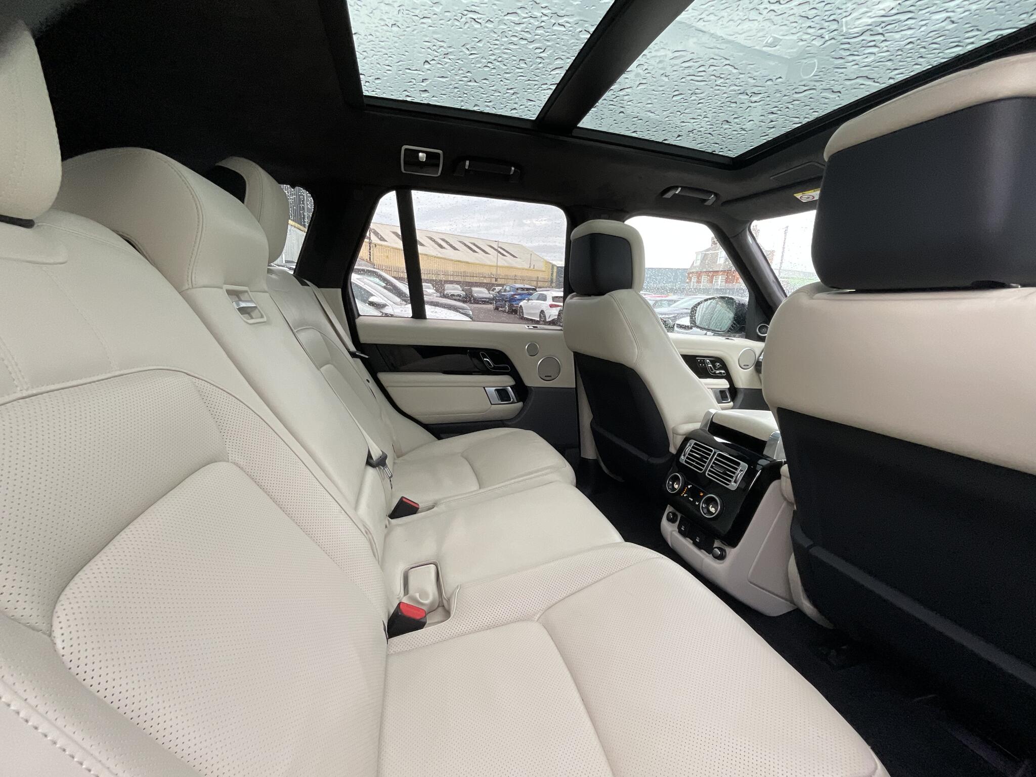 Land Rover Range Rover view 11