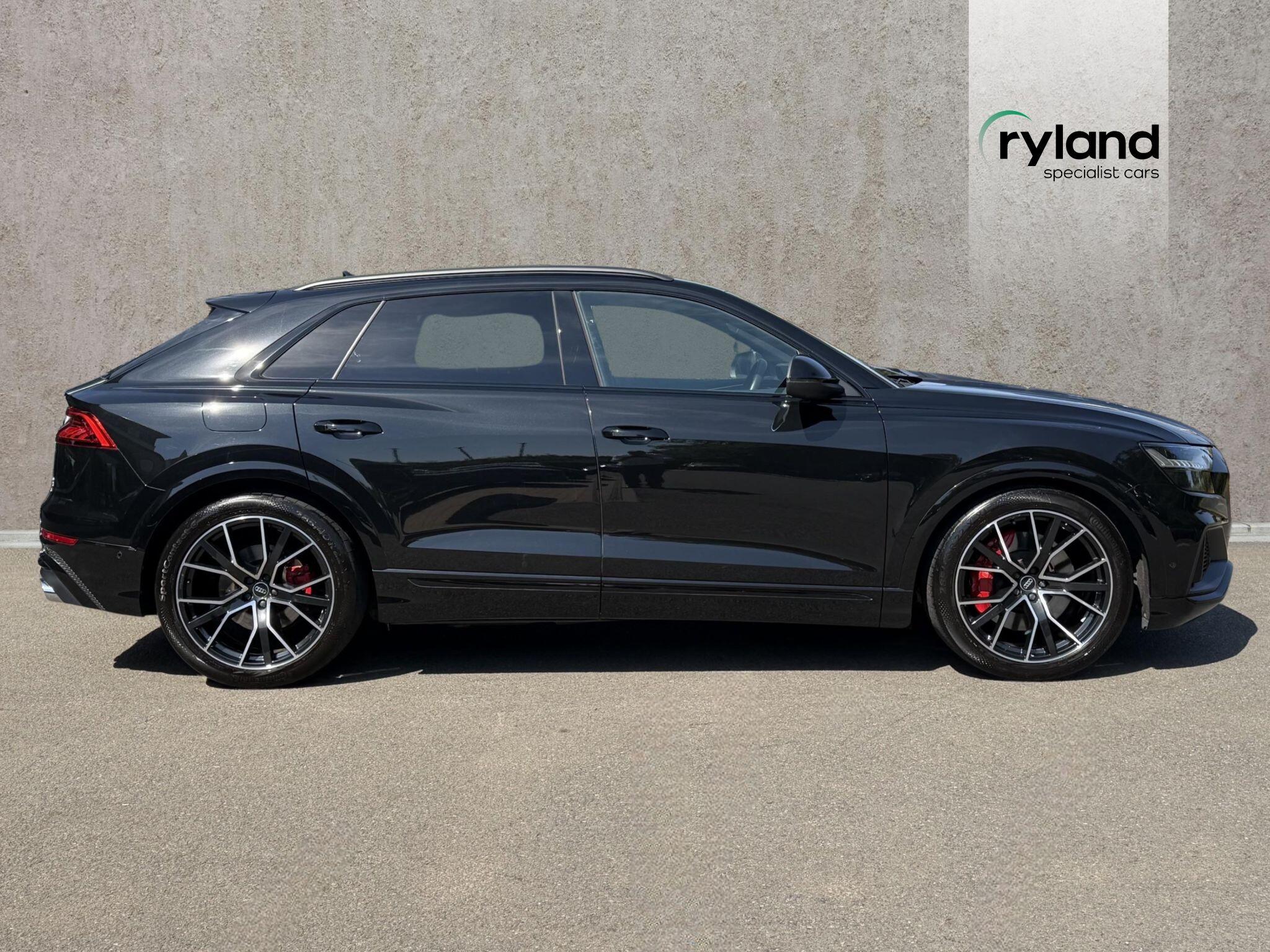 Audi SQ8 view 3
