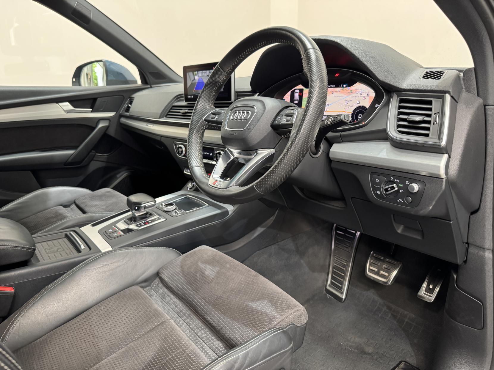 Audi Q5 view 20