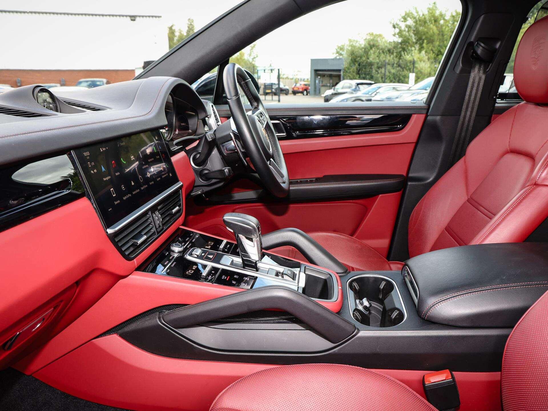 Porsche Cayenne view 13