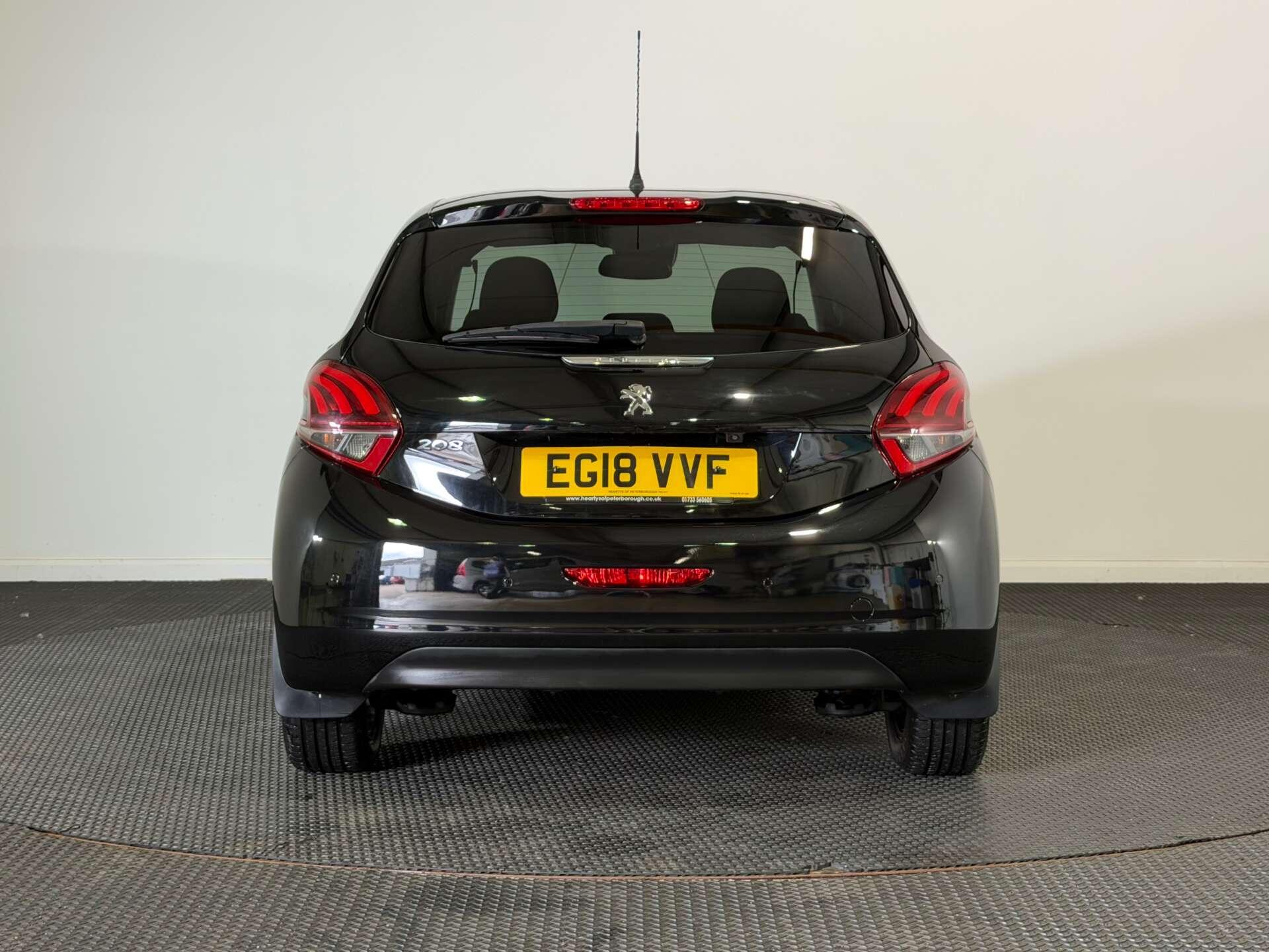 Peugeot 208 view 6