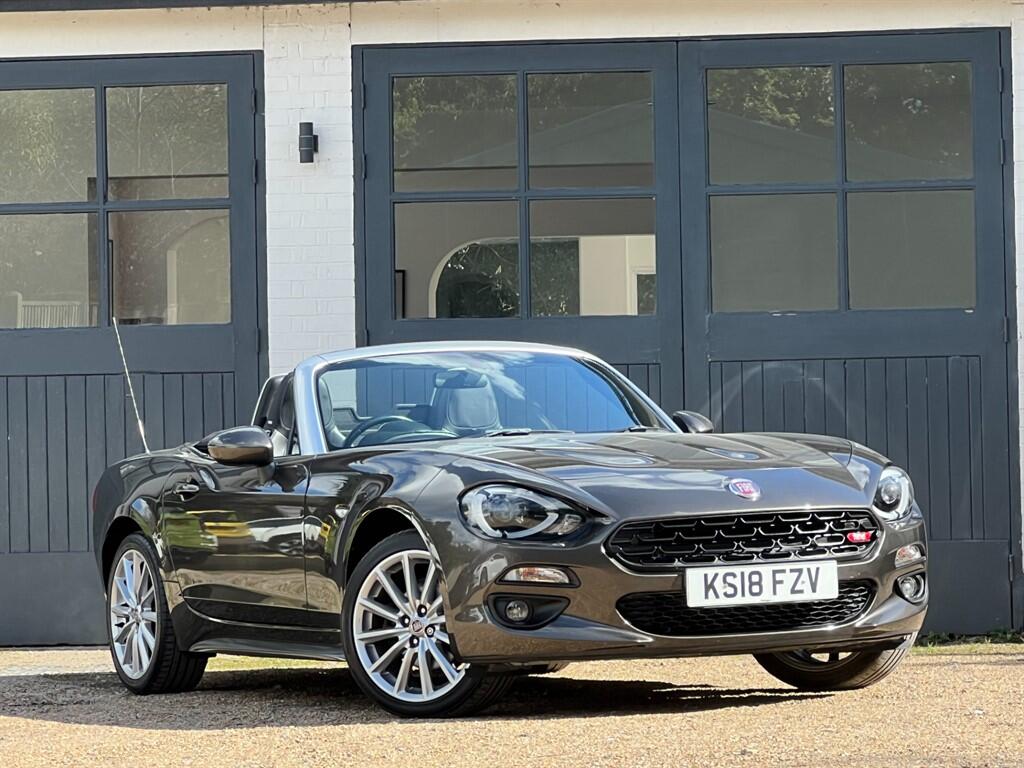 Fiat 124 Spider view 8