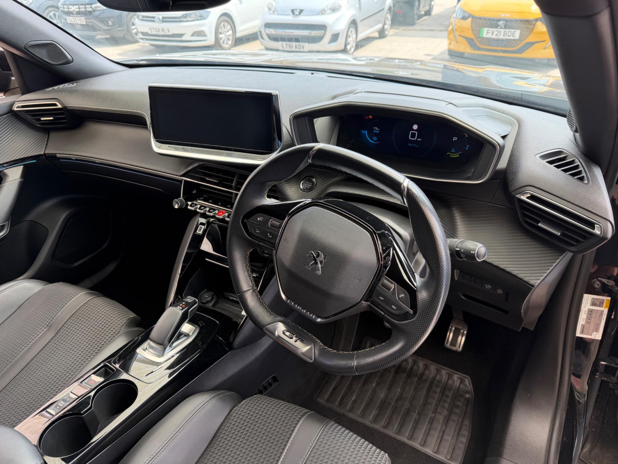 Peugeot E-2008 view 19