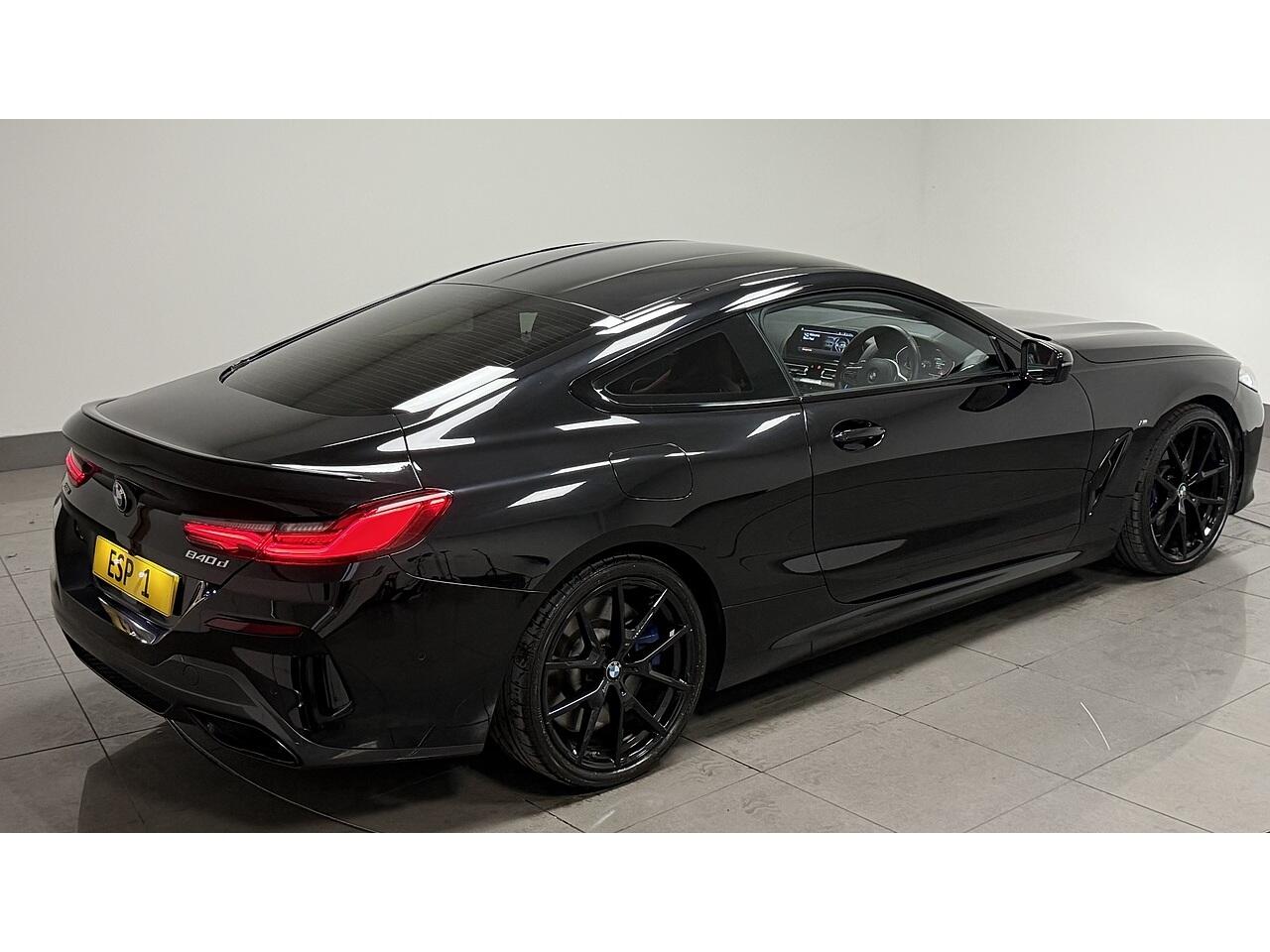 BMW 8 Series view 12