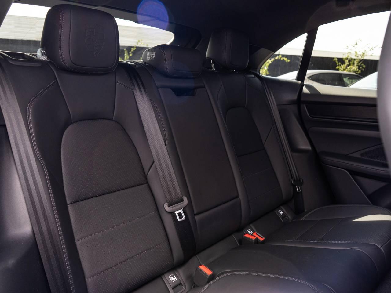 Porsche Macan view 30