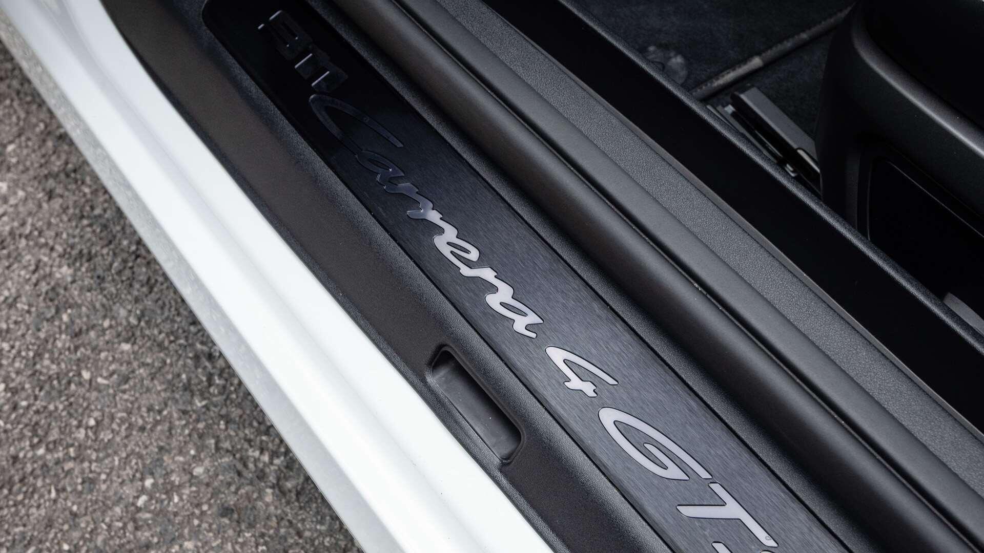 Porsche 911 view 35