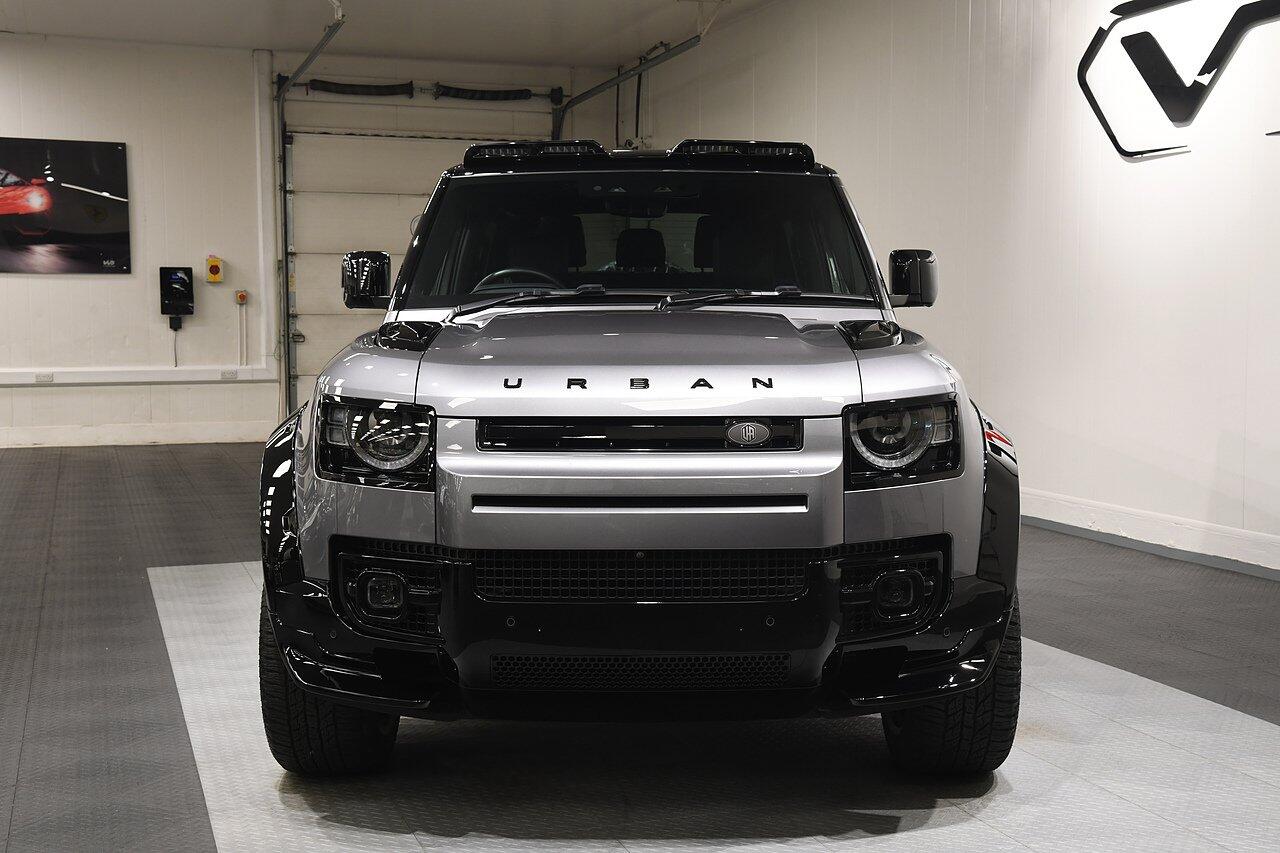 Land Rover Defender view 29