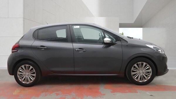 Peugeot 208 view 8