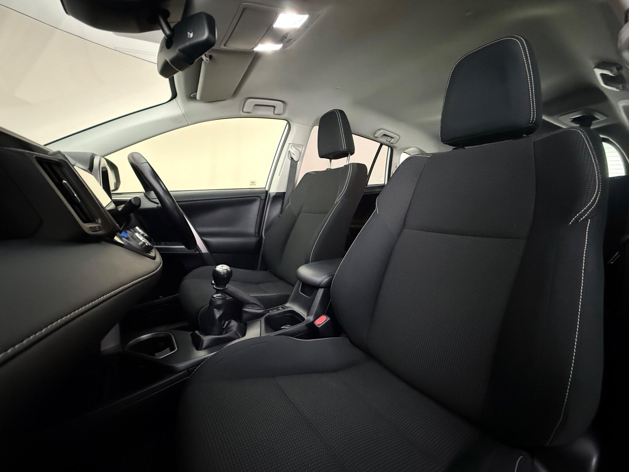 Toyota Rav4 view 26