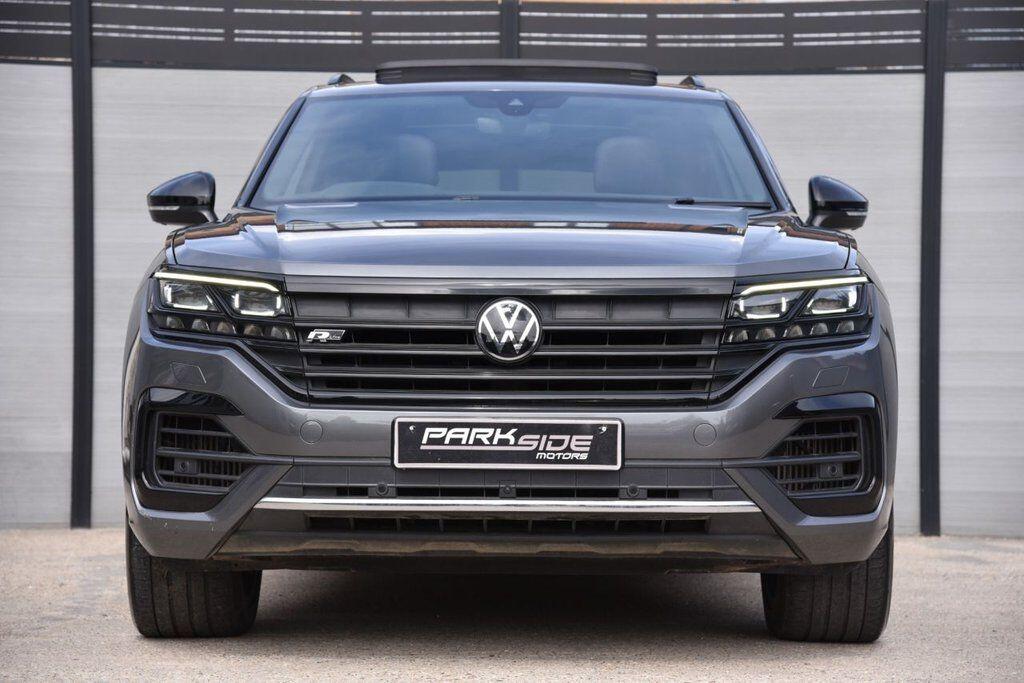 Volkswagen Touareg view 4